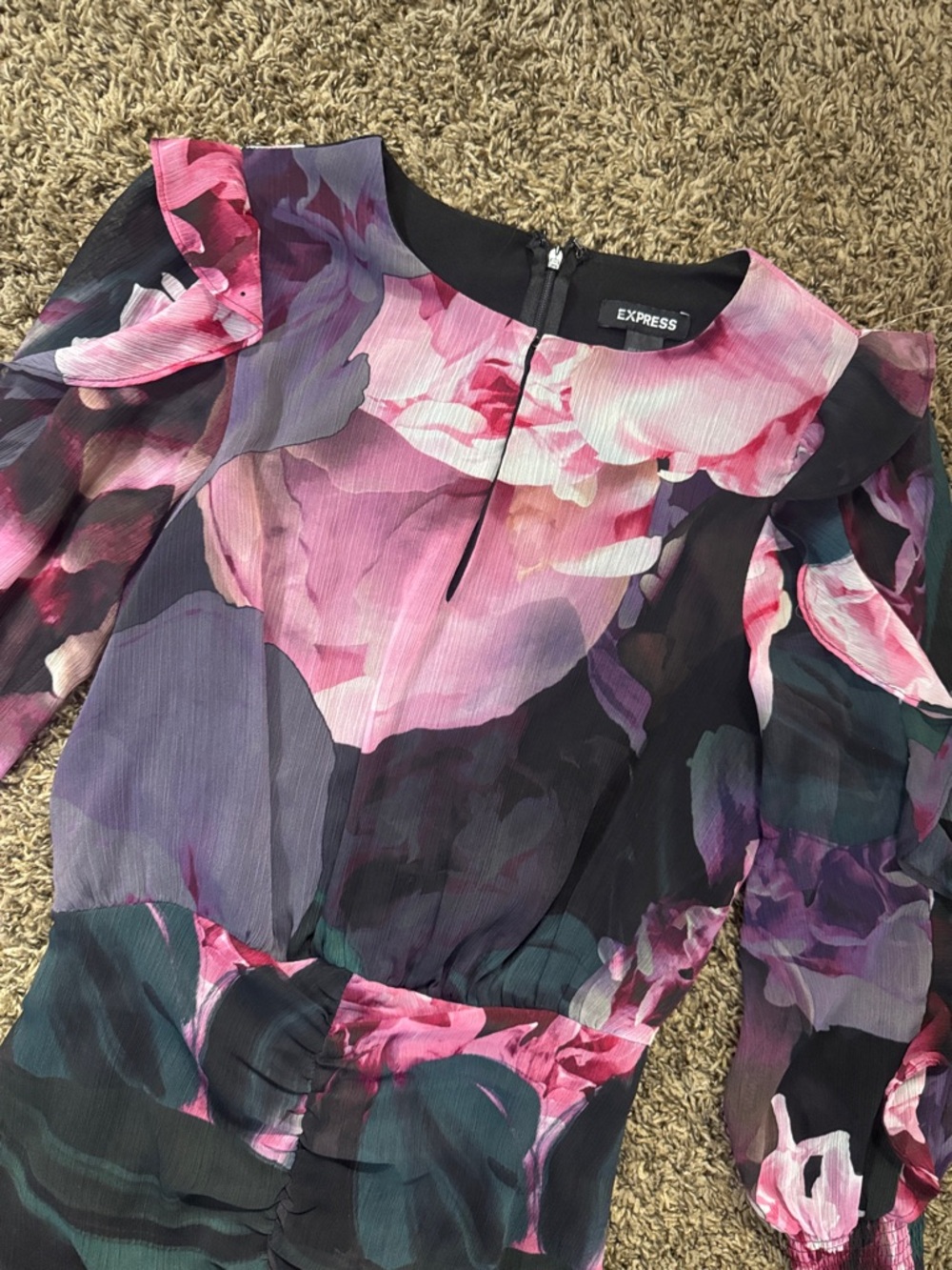 Express dress - Picture 2 of 4